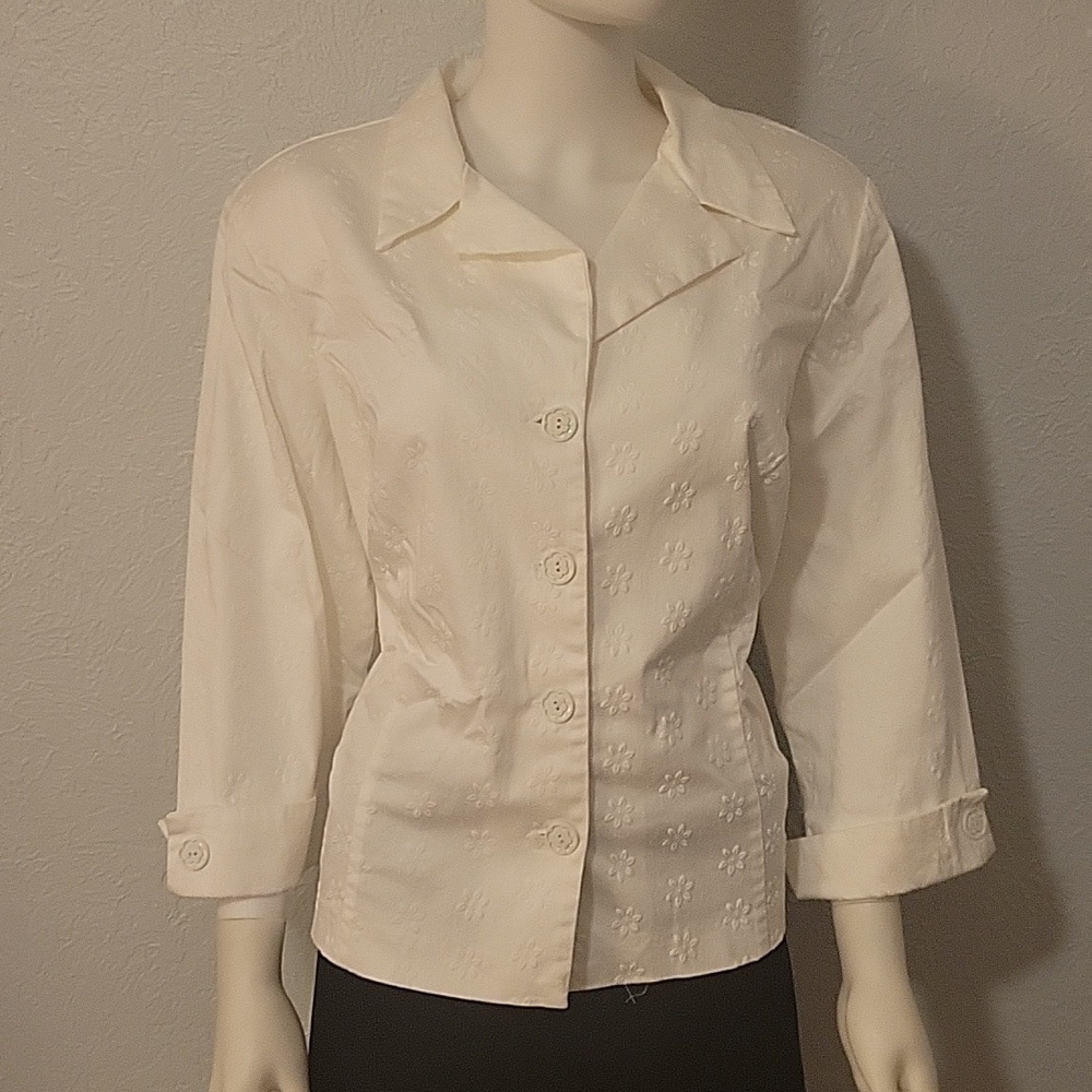 π
ΊDRESSBARN 1980s White Floral Textured Coquette Blazer Shacket - Picture 3 of 10